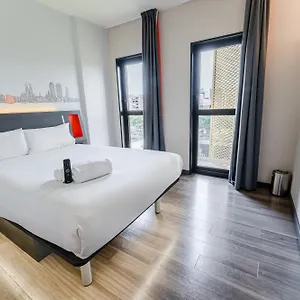 ** Hotel Easyhotel Barcelona Fira Spanien